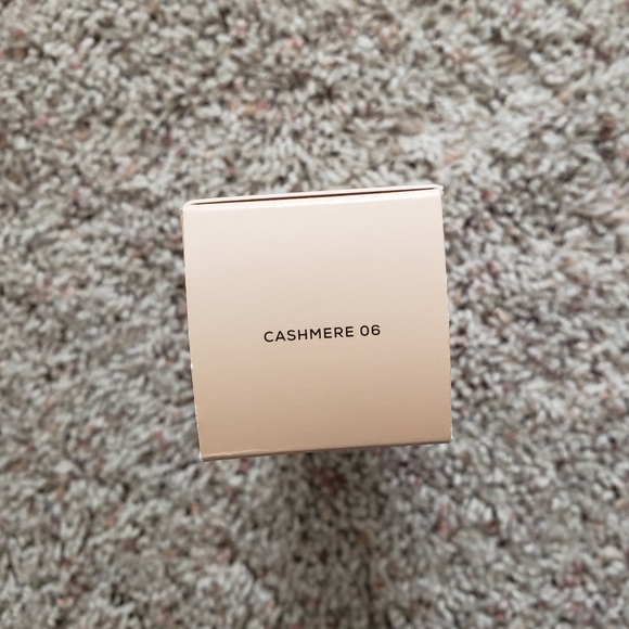 bareMinerals Liquid Foundation Cashmere - Picture 2 of 5